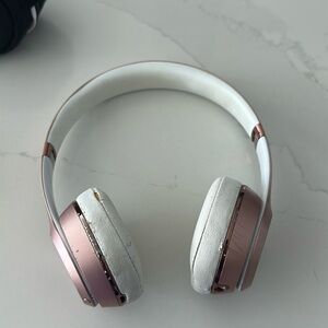 Dr Dre beats. Used condition. Quick ship